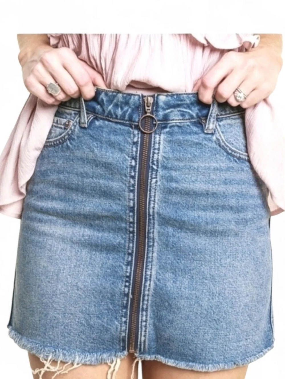 Free People We the Free Zip It Up Denim Distressed Mini Skirt in Med Wash Sz 25
